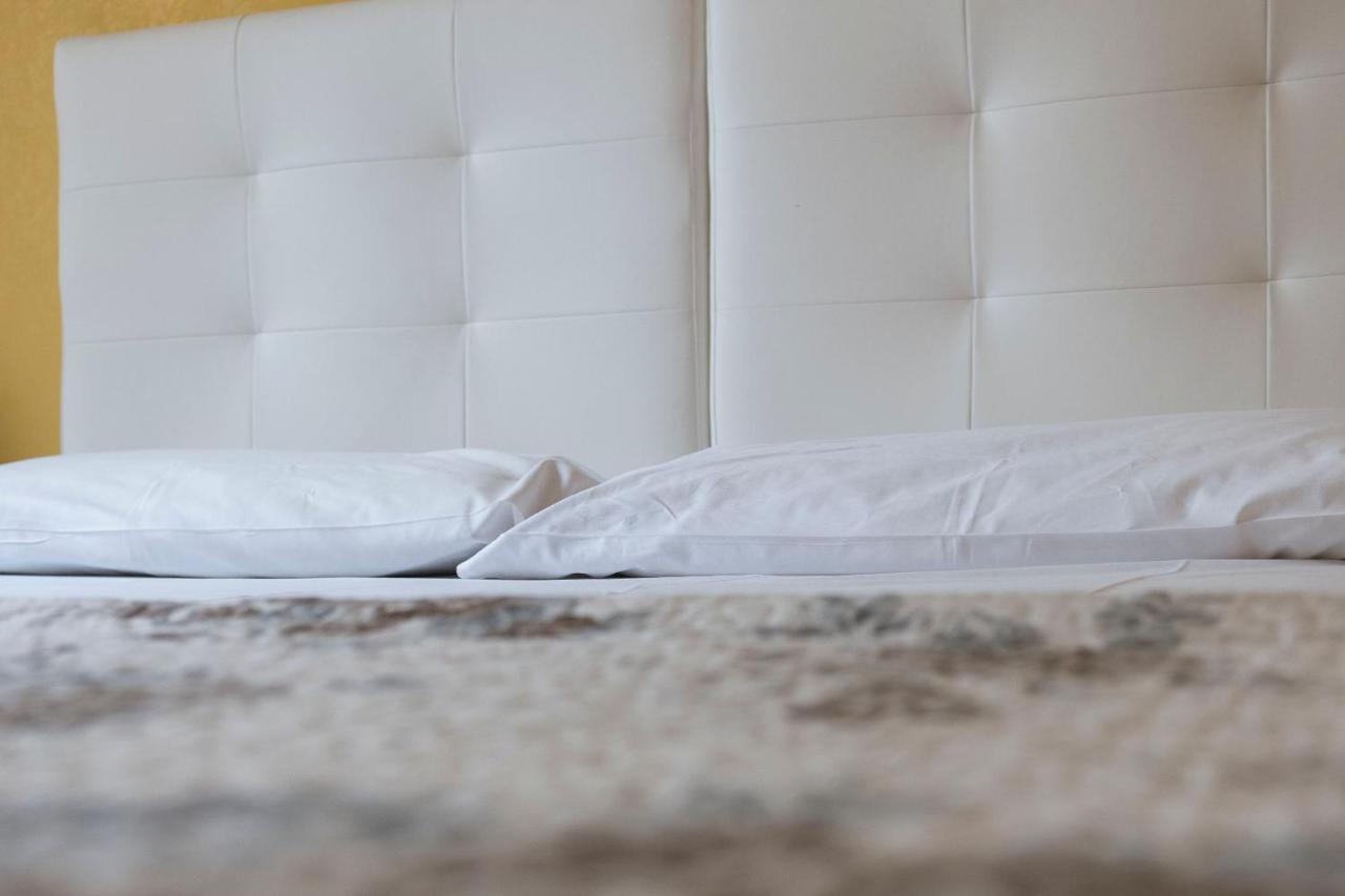 La Breccia A Porta Pia Bed & Breakfast Рим Екстериор снимка