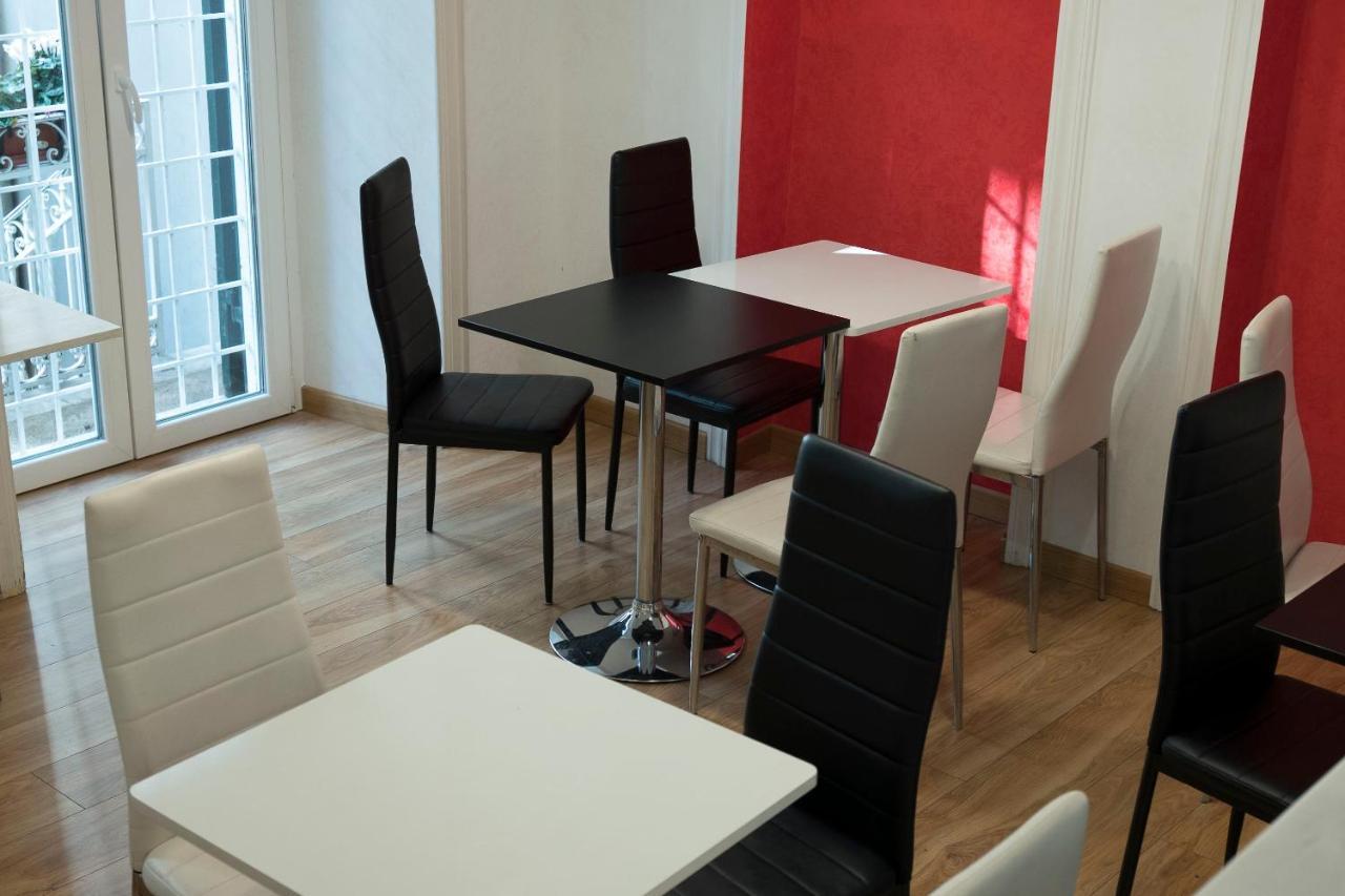 La Breccia A Porta Pia Bed & Breakfast Рим Екстериор снимка